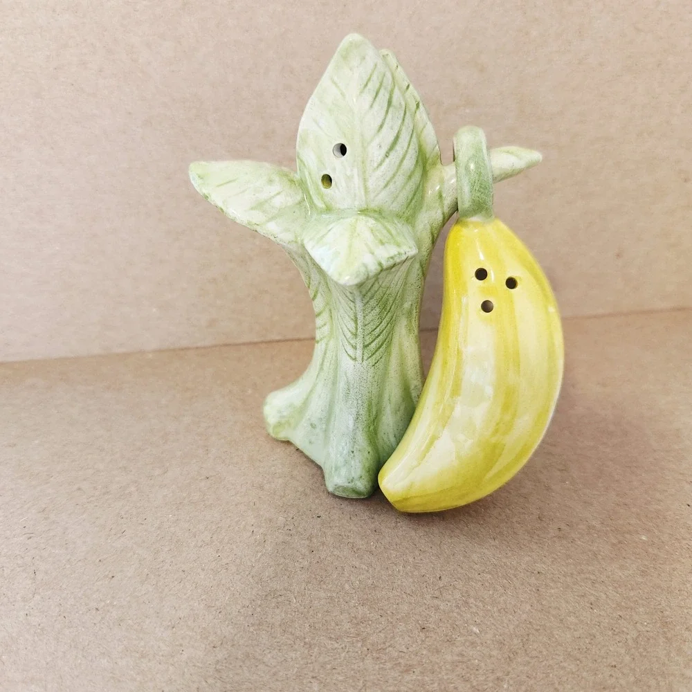 Applause Inc Vintage Ceramic Banana‎ and Plant Salt and Pepper Shaker Set 39079